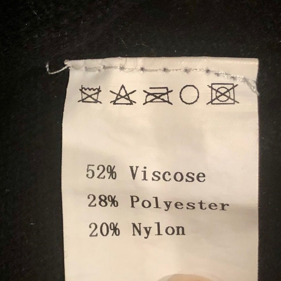 ❤️Host Pick❤️ LF Carmar Cropped Sweater - Picture 6 of 8